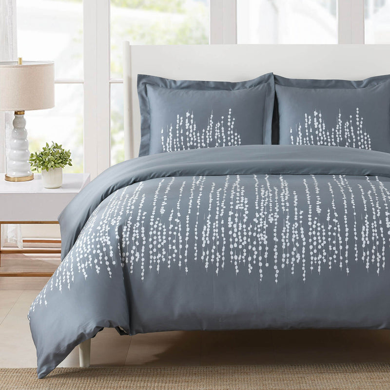 The Pearla Duvet Cover Set is made from 100% cotton with strings of pearls draped over a grayish-blue background and comes complete with shams. Suitable for b&b, hotels & inns. Available in sizes: Twin/Twin XL, Full/Queen, and King/California King. 