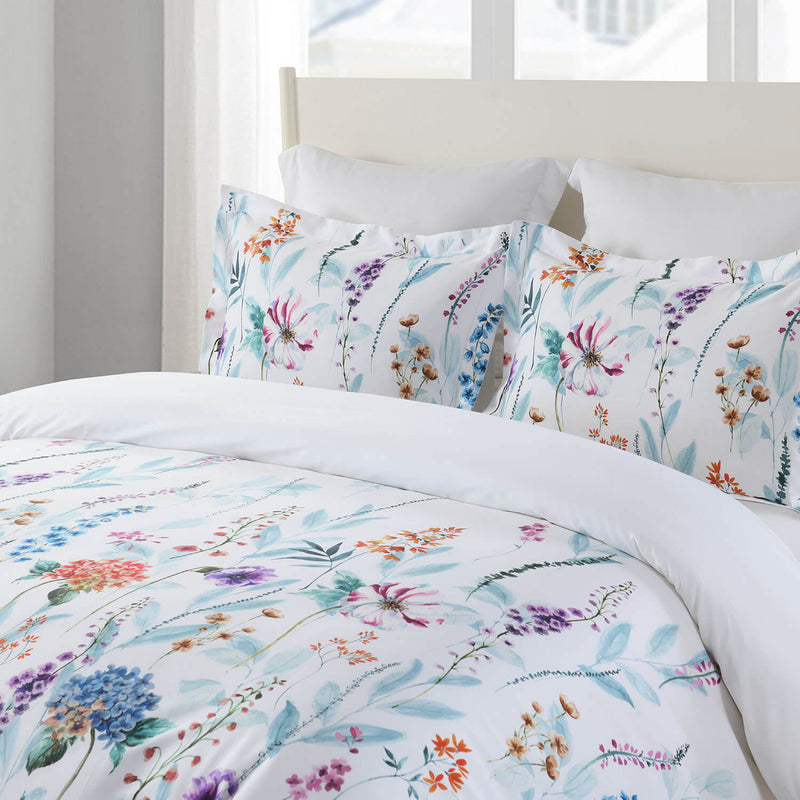 A fairytale garden printed on 100% cotton and comes complete with shams. Suitable for b&b, hotels & inns. Available in sizes: Twin/Twin XL, Full/Queen, and King/California King. 